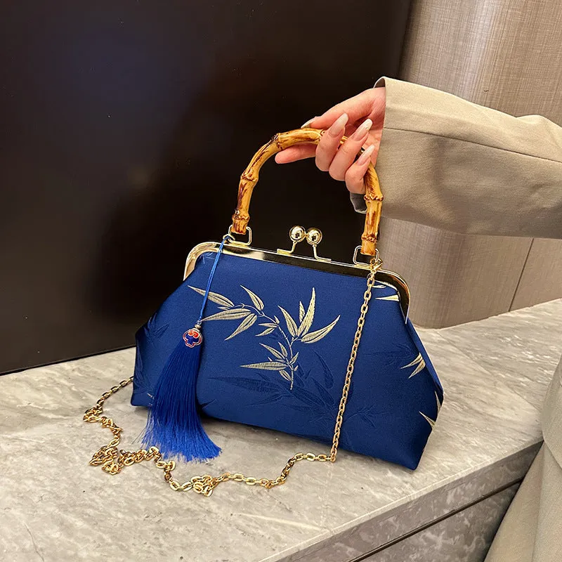 Chinese Retro Cheongsam Embroidered Shell Shape Handbag